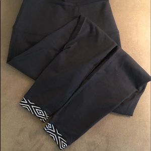 Beyond Yoga Black 7/8 leggings